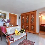 Les Hirondelles Apartment *